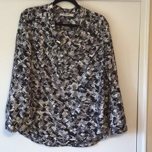 XL Jones Studio black, gray, white print flowy top